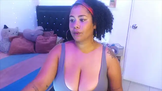 Snapshot of ebony_Exotica chatting on 12.22.24 ebony Exotica online show from 12.22.24