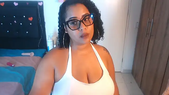 Snapshot of ebony_Exotica chatting on 03.08.25 ebony Exotica online show from 03.08.25