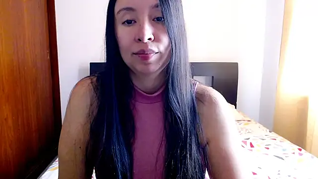 Snapshot of emely_sexx20 chatting on 12.17.24 emely sexx20 online show from 12.17.24