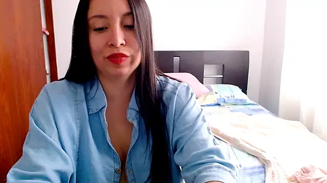 Snapshot of emely_sexx20 chatting on 01.01.25 emely sexx20 online show from 01.01.25