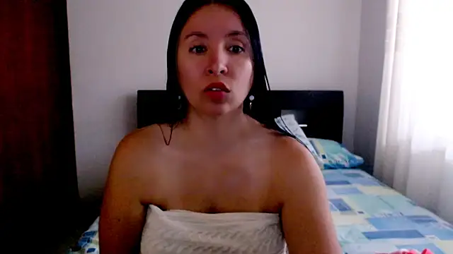 Snapshot of emely_sexx20 chatting on 01.22.25 emely sexx20 online show from 01.22.25