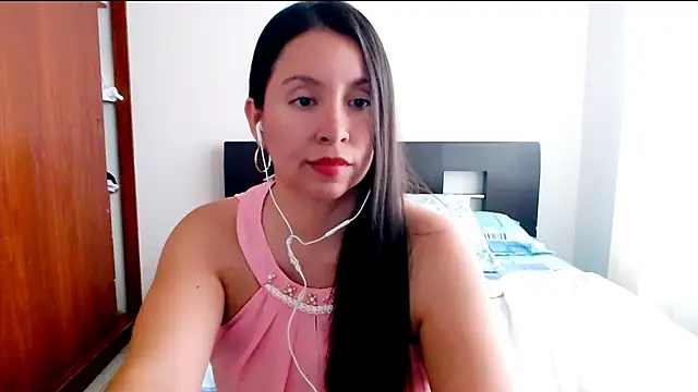 Snapshot of emely_sexx20 chatting on 02.02.25 emely sexx20 online show from 02.02.25