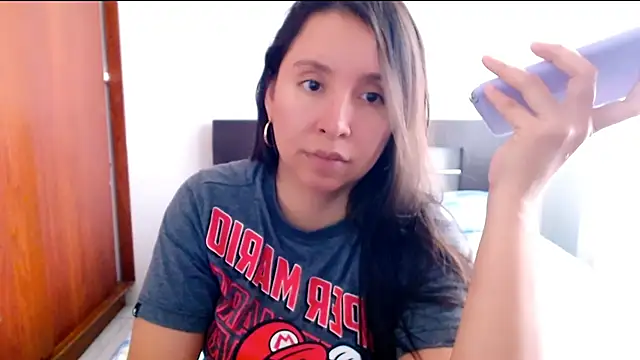 Snapshot of emely_sexx20 chatting on 02.03.25 emely sexx20 online show from 02.03.25