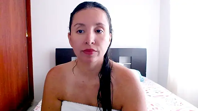 Snapshot of emely_sexx20 chatting on 02.15.25 emely sexx20 online show from 02.15.25