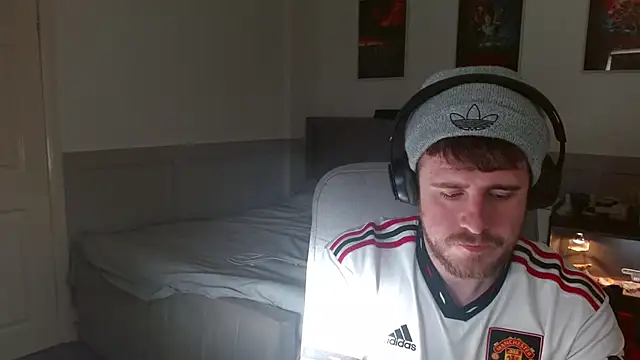 Snapshot of maxy49 chatting on 11.19.25 maxy49 online show from 11.19.25