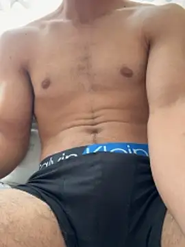 Snapshot of MuscleBoyy777 chatting on 10.21.25 MuscleBoyy777 online show from 10.21.25