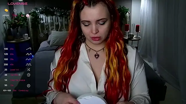 Snapshot of Miss_Maya_Mils chatting on 01.01.25 Miss Maya Mils online show from 01.01.25