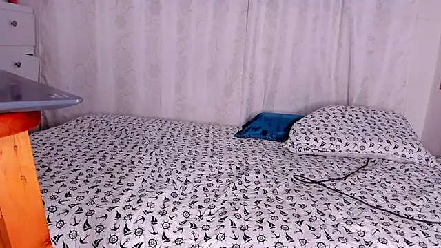 Snapshot of california_0 chatting on 12.08.24 california 0 online show from 12.08.24