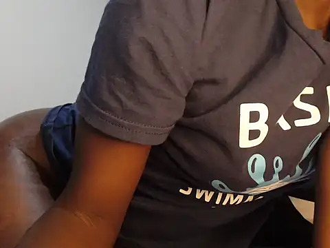 Snapshot of wetpussy_ebony chatting on 12.18.24 wetpussy ebony online show from 12.18.24