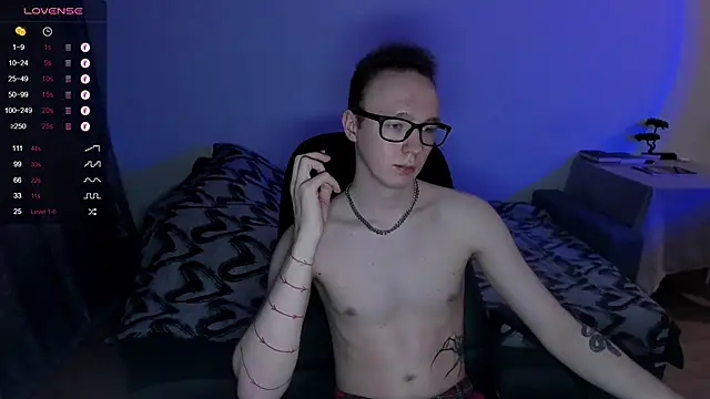 Snapshot of Alex_silents chatting on 12.08.24 Alex silents online show from 12.08.24