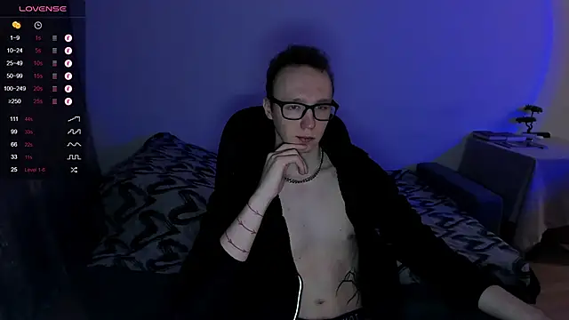 Snapshot of Alex_silents chatting on 12.18.24 Alex silents online show from 12.18.24