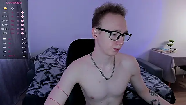 Snapshot of Alex_silents chatting on 02.05.25 Alex silents online show from 02.05.25