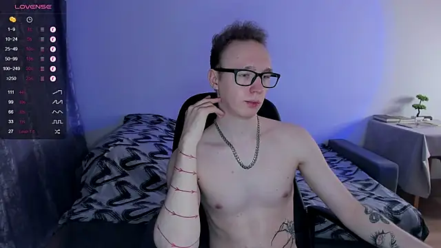 Snapshot of Alex_silents chatting on 02.14.25 Alex silents online show from 02.14.25