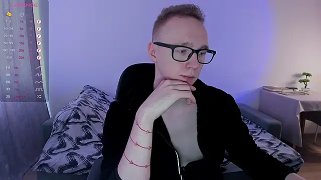 Snapshot of Alex_silents chatting on 03.04.25 Alex silents online show from 03.04.25