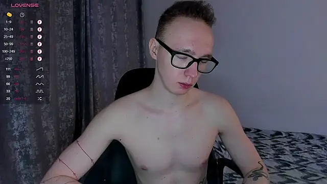 Snapshot of Alex_silents chatting on 03.08.25 Alex silents online show from 03.08.25