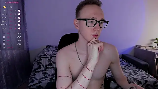Snapshot of Alex_silents chatting on 03.18.25 Alex silents online show from 03.18.25