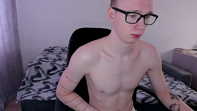 Snapshot of Alex_silents chatting on 03.19.25 Alex silents online show from 03.19.25