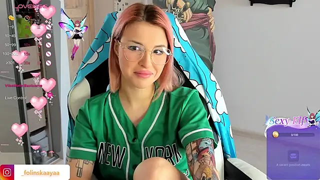 Snapshot of folinskayyya chatting on 02.18.25 folinskayyya online show from 02.18.25