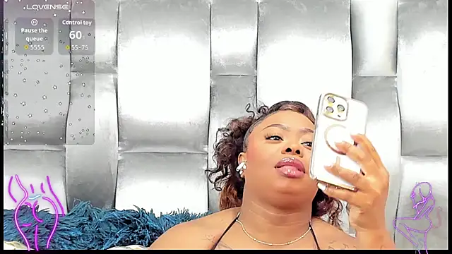Snapshot of CamilaBenitez chatting on 09.15.25 CamilaBenitez online show from 09.15.25