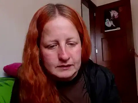 ViioletaMora online show from 10.28.25