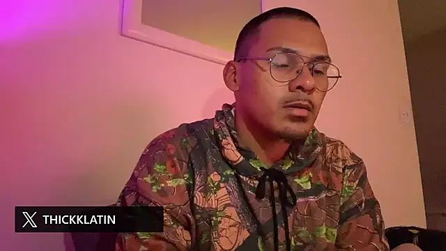 Snapshot of ThixxkkLatin chatting on 10.26.25 ThixxkkLatin online show from 10.26.25