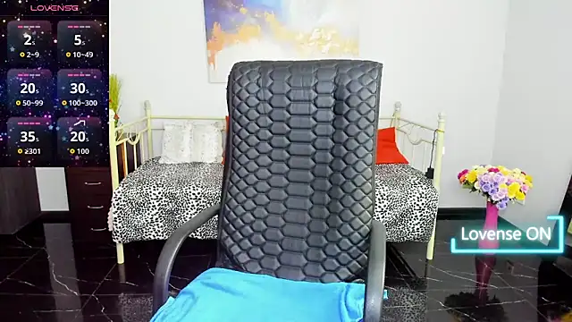 Julia Dean online show from 11.28.25