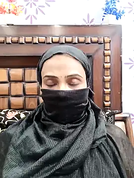 Snapshot of Yours-Bebo chatting on 01.11.25 Yours-Bebo online show from 01.11.25