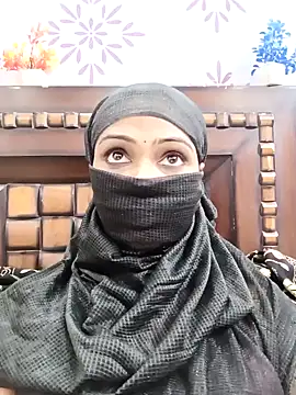 Snapshot of Yours-Bebo chatting on 01.12.25 Yours-Bebo online show from 01.12.25