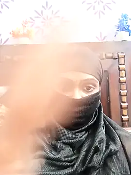 Snapshot of Yours-Bebo chatting on 01.12.25 Yours-Bebo online show from 01.12.25