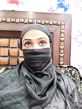 Snapshot of Yours-Bebo chatting on 01.17.25 Yours-Bebo online show from 01.17.25