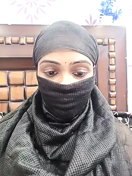 Snapshot of Yours-Bebo chatting on 01.19.25 Yours-Bebo online show from 01.19.25