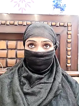 Snapshot of Yours-Bebo chatting on 01.21.25 Yours-Bebo online show from 01.21.25