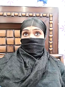 Snapshot of Yours-Bebo chatting on 01.21.25 Yours-Bebo online show from 01.21.25