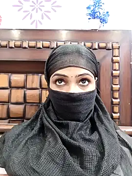 Snapshot of Yours-Bebo chatting on 01.22.25 Yours-Bebo online show from 01.22.25