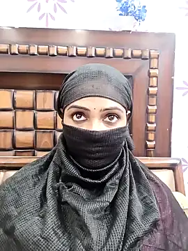 Snapshot of Yours-Bebo chatting on 01.23.25 Yours-Bebo online show from 01.23.25