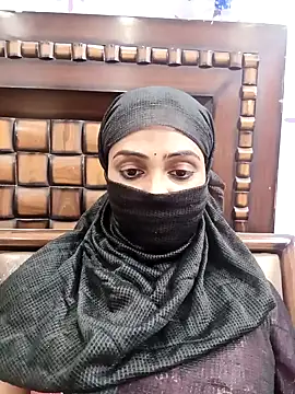 Snapshot of Yours-Bebo chatting on 01.23.25 Yours-Bebo online show from 01.23.25