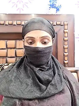 Snapshot of Yours-Bebo chatting on 01.24.25 Yours-Bebo online show from 01.24.25