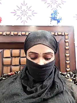 Snapshot of Yours-Bebo chatting on 01.25.25 Yours-Bebo online show from 01.25.25