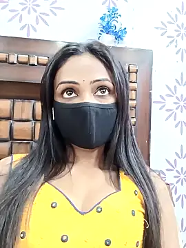 Snapshot of Yours-Bebo chatting on 01.26.25 Yours-Bebo online show from 01.26.25