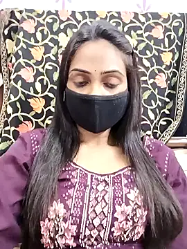 Snapshot of Yours-Bebo chatting on 02.26.25 Yours-Bebo online show from 02.26.25