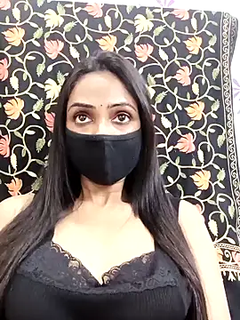 Snapshot of Yours-Bebo chatting on 03.05.25 Yours-Bebo online show from 03.05.25