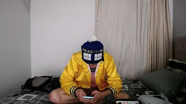 Snapshot of Pinkandyellowpokemon chatting on 09.10.25 Pinkandyellowpokemon online show from 09.10.25