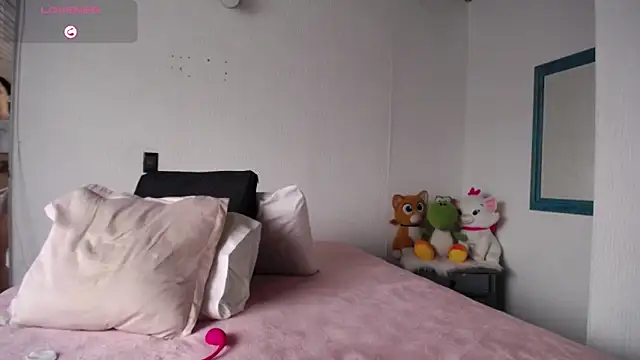 Snapshot of _Lalaa chatting on 10.09.25 Lalaa online show from 10.09.25