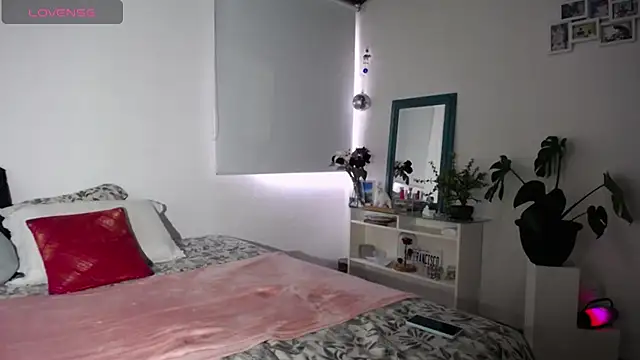 Snapshot of _Lalaa chatting on 10.28.25 Lalaa online show from 10.28.25