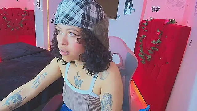 Snapshot of miahernadez303av chatting on 09.11.25 miahernadez303av online show from 09.11.25