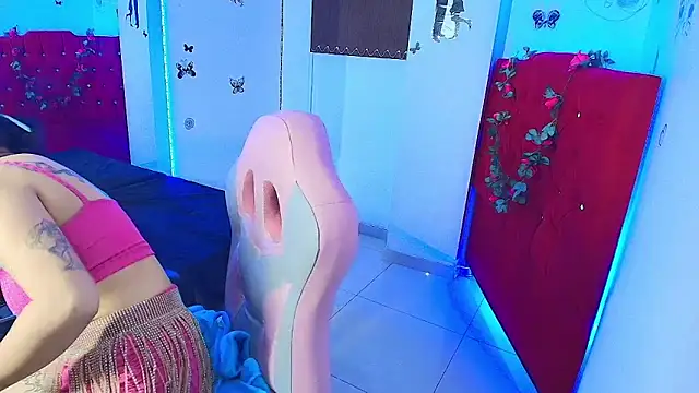 Snapshot of miahernadez303av chatting on 09.12.25 miahernadez303av online show from 09.12.25