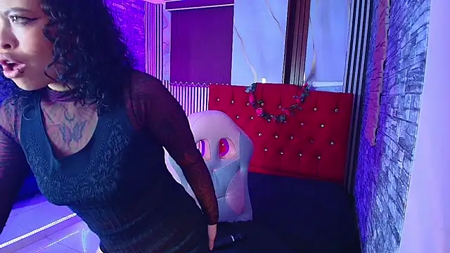 Snapshot of miahernadez303av chatting on 11.06.25 miahernadez303av online show from 11.06.25