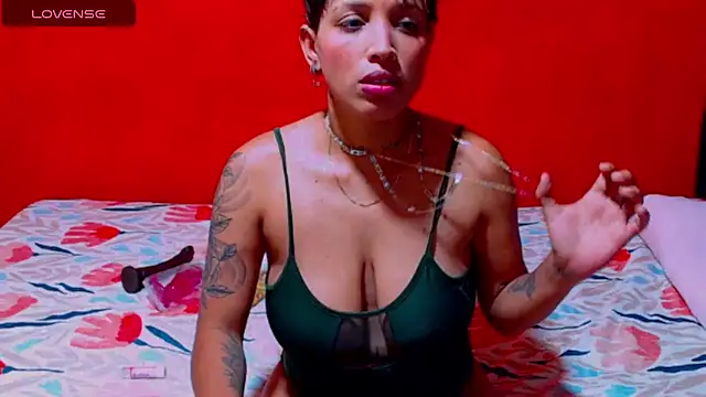 Snapshot of Dirty_Zoe chatting on 12.06.24 Dirty Zoe online show from 12.06.24