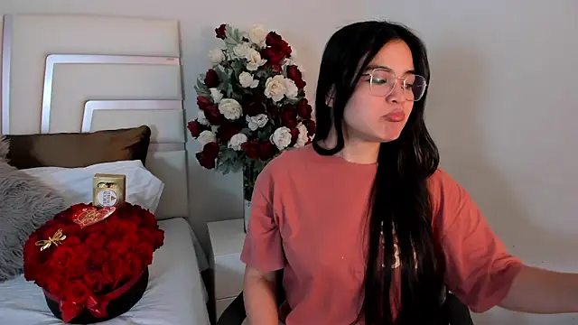 Snapshot of CamilaSofiia chatting on 02.18.25 CamilaSofiia online show from 02.18.25