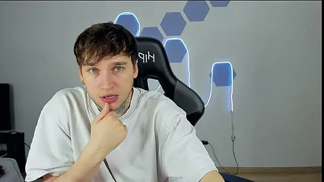 Snapshot of Chris_Tyson chatting on 12.03.24 Chris Tyson online show from 12.03.24